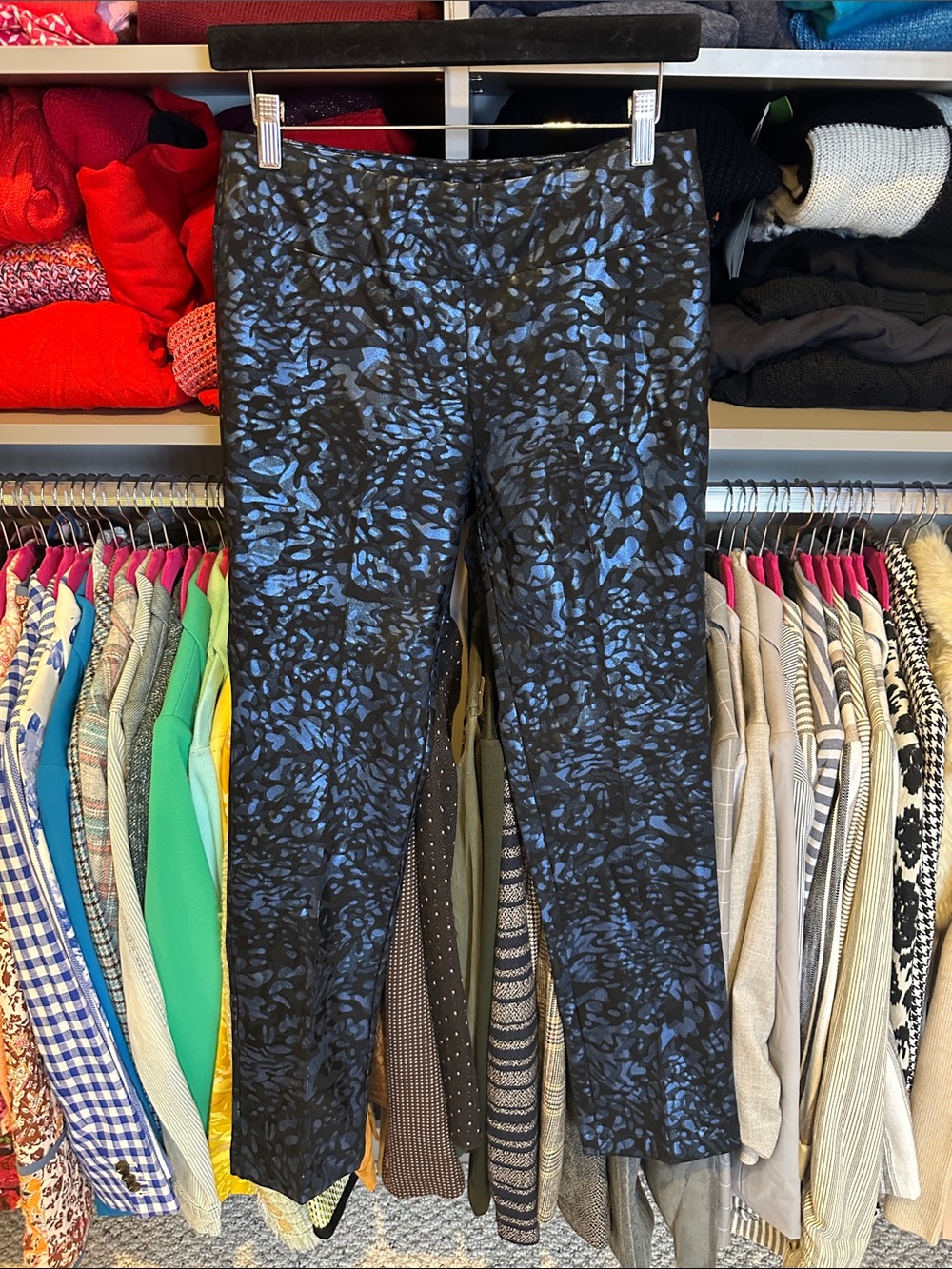 Lena Gabrielle black/blue print stretchy straight leg pulling on pants size 6